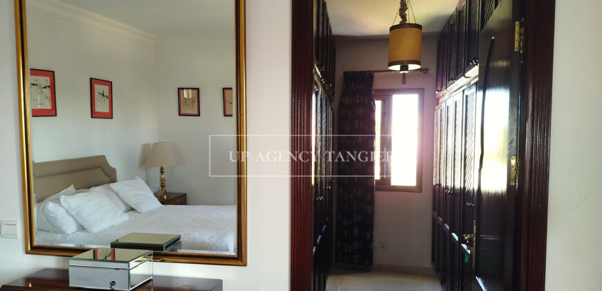 Exceptional building in Asilah facing the sea, multi-apartment, triplex and commercial space