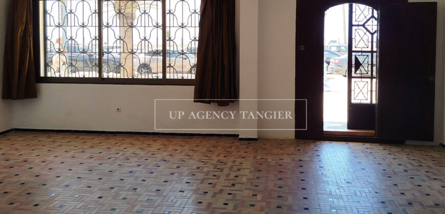 Exceptional building in Asilah facing the sea, multi-apartment, triplex and commercial space