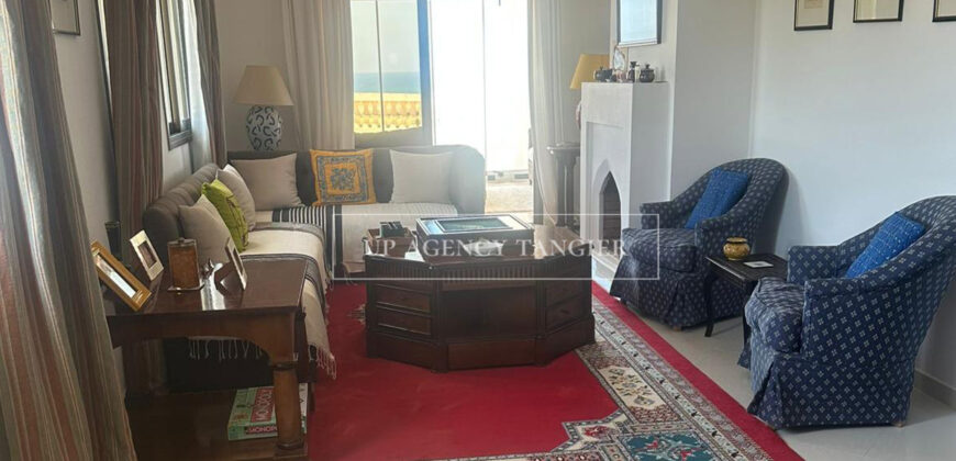 Exceptional building in Asilah facing the sea, multi-apartment, triplex and commercial space