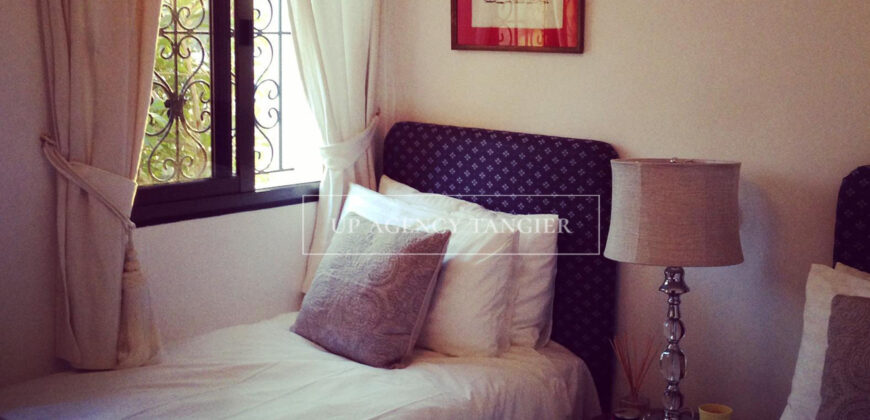 Exceptional building in Asilah facing the sea, multi-apartment, triplex and commercial space