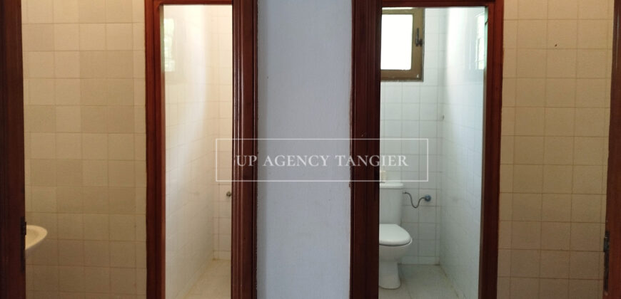 Exceptional building in Asilah facing the sea, multi-apartment, triplex and commercial space