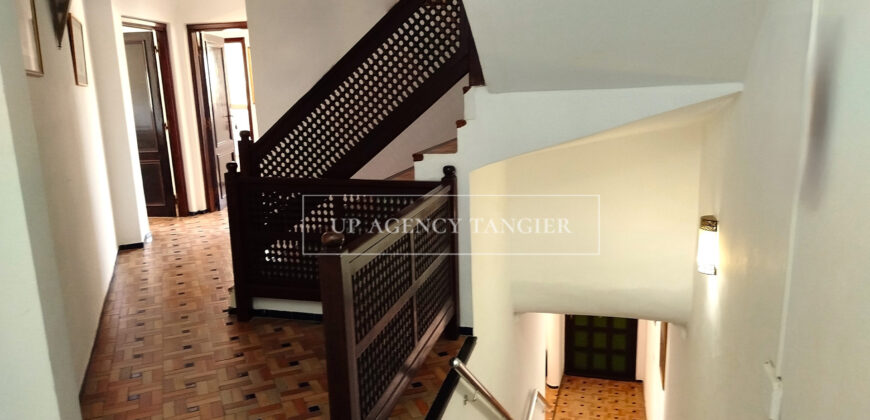 Exceptional building in Asilah facing the sea, multi-apartment, triplex and commercial space