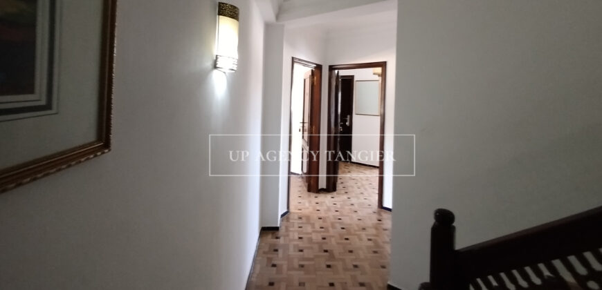 Exceptional building in Asilah facing the sea, multi-apartment, triplex and commercial space