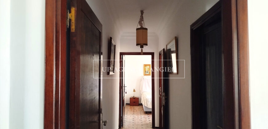 Exceptional building in Asilah facing the sea, multi-apartment, triplex and commercial space