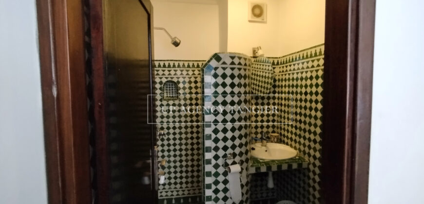 Exceptional building in Asilah facing the sea, multi-apartment, triplex and commercial space