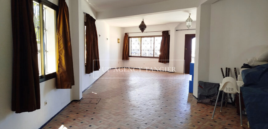 Exceptional building in Asilah facing the sea, multi-apartment, triplex and commercial space