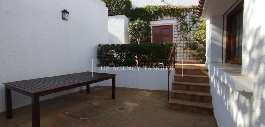 Grande villa à Tanger avec vue sur le Détroit