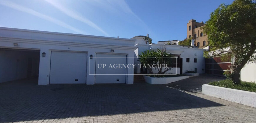 Grande villa à Tanger avec vue sur le Détroit
