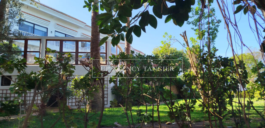 Grande villa à Tanger avec vue sur le Détroit