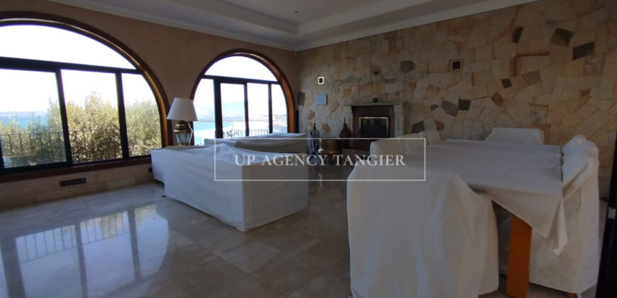 Grande villa à Tanger avec vue sur le Détroit
