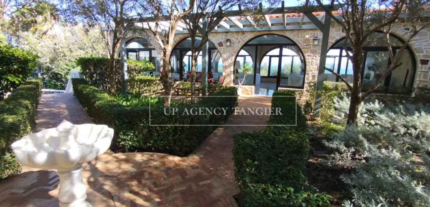 Grande villa à Tanger avec vue sur le Détroit